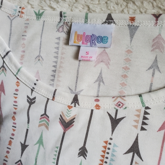 Lularoe Irma Tunic Top- Discontinued Style! White with Arrow Pattern - Picture 3 of 6